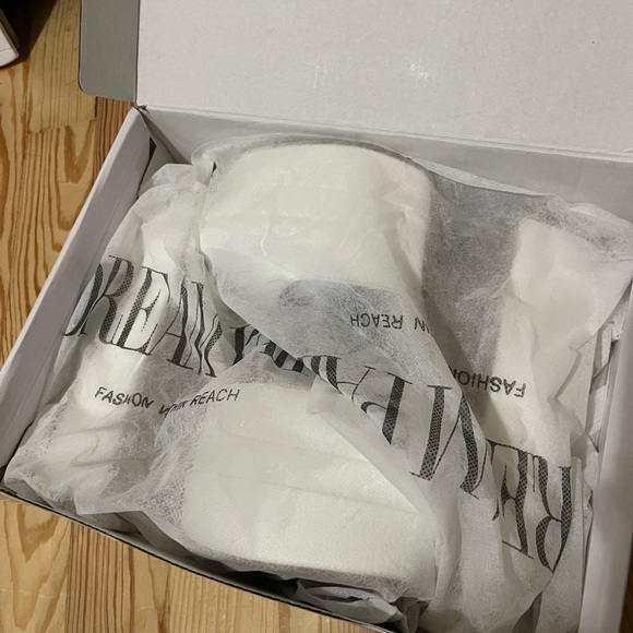 Dream Pairs White Platform Heels - Picture 5 of 7